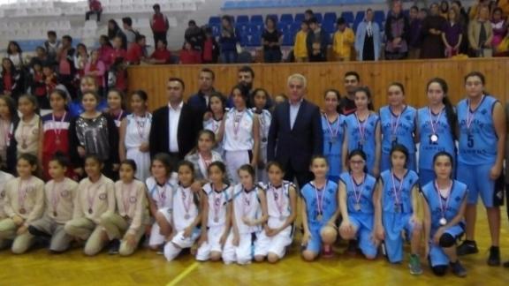İlçe Milli Eğitim Müdürlüğü´nce Organize Edilen Yıldız Kızlar Basketbol Şenliği Sona Erdi.