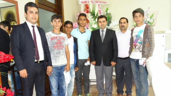Arif Nihat Asya Ortaokulu Futbol Takımından, İlçe Milli Eğitim Müdürü Sayın Serkan TOPBAŞ´a Ziyaret.