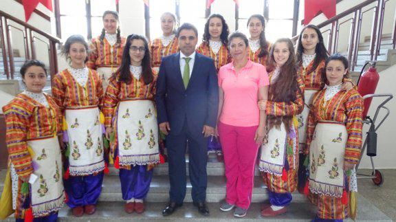 Ceyhan Lisesi Halk Oyunları Ekibinden, İlçe Milli Eğitim Müdürü Sayın Serkan TOPBAŞ´a  teşekkür ziyareti