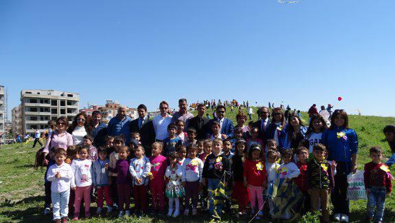 Ceyhan’da 23 Ulusal Egemenlik Çocuk Bayramı Etkinlikleri Kapsamında Uçurtma Şenliği Düzenlendi.